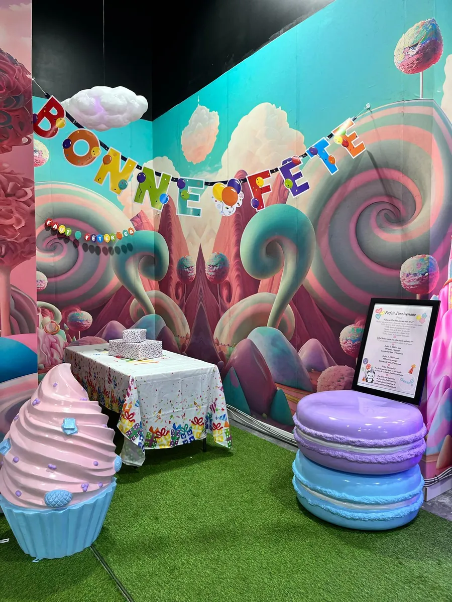 Coin de fête candyland décoré chez ClawMee Sherbrooke